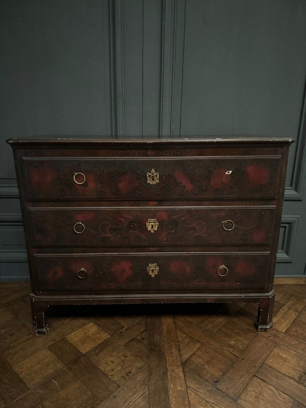 Chinese lacquer chest of drawers with dragon decoration, late 19th century