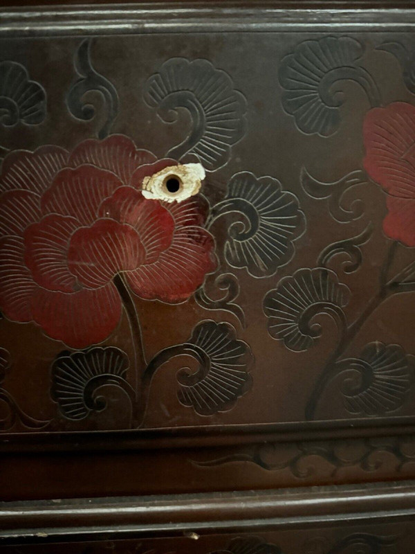 Chinese lacquer chest of drawers with dragon decoration, late 19th century