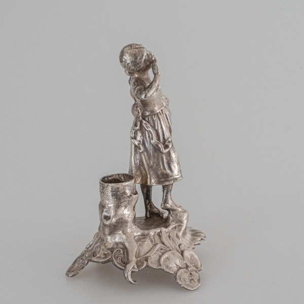 Silver subject young girl with pyrogenic basket soliflore 19th century Minerva