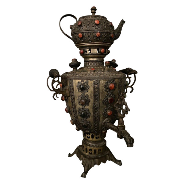 Samovar en laiton cuivre Tibet XXe filigrané avec incrustations