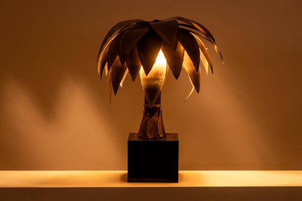 Jansen-Haus. Palmenlampe aus vergoldetem Messing. 1970er Jahre.