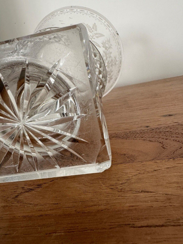 Vase en cristal taillé début XIXe travail à la meule décor d'angelot