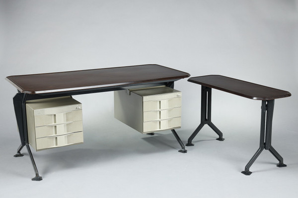 Petite table d'appoint BBPR pour Olivetti du modèle Arco