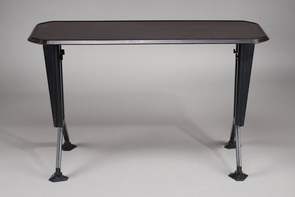 Petite table d'appoint BBPR pour Olivetti du modèle Arco