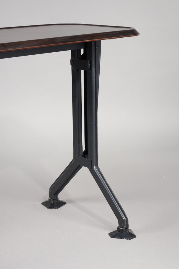 Petite table d'appoint BBPR pour Olivetti du modèle Arco