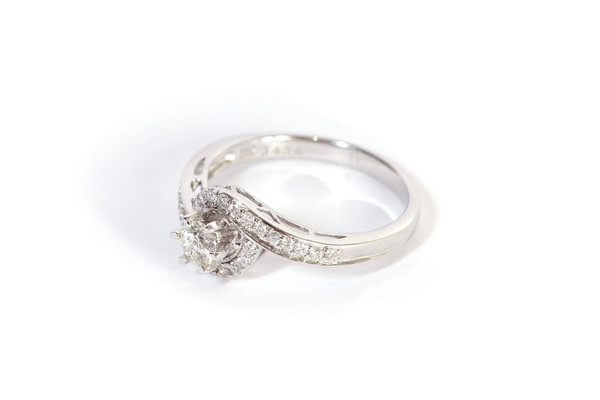 Vintage diamond swirl ring in 18k white gold, pre-owned bridal ring, brilliant-cut diamond