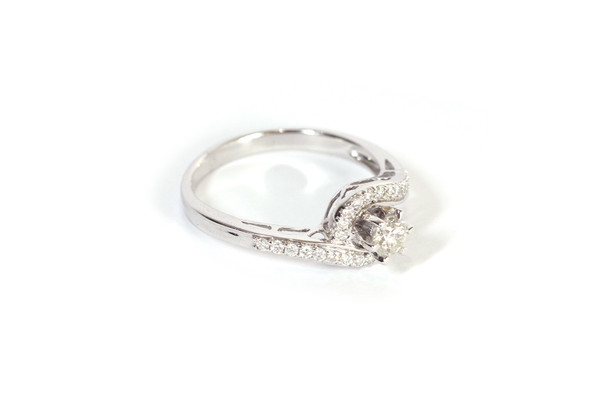 Vintage diamond swirl ring in 18k white gold, pre-owned bridal ring, brilliant-cut diamond