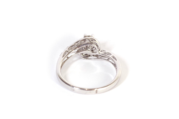 Vintage diamond swirl ring in 18k white gold, pre-owned bridal ring, brilliant-cut diamond