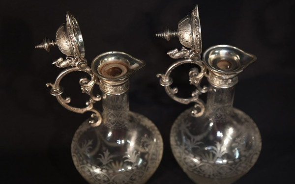 Paire d'aiguière, carafes en cristal et métal argenté, XIXème 