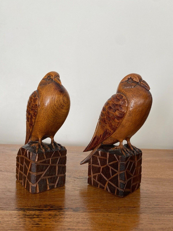 Paire d'oiseaux serre-livres Art déco en bois sculpté cubisant 1930