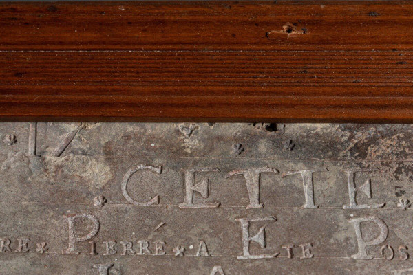 Slate-engraved stone dated 1779 decorated with names of donors