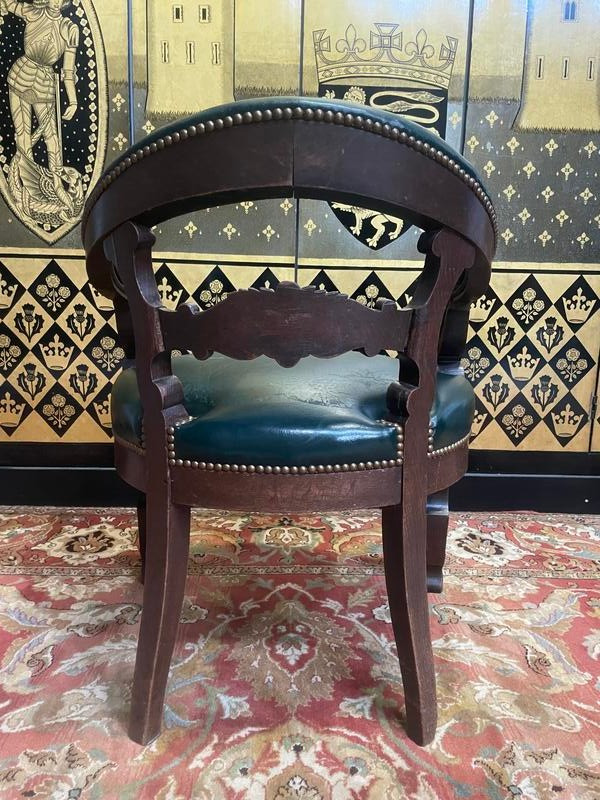 Haute Époque style office chair