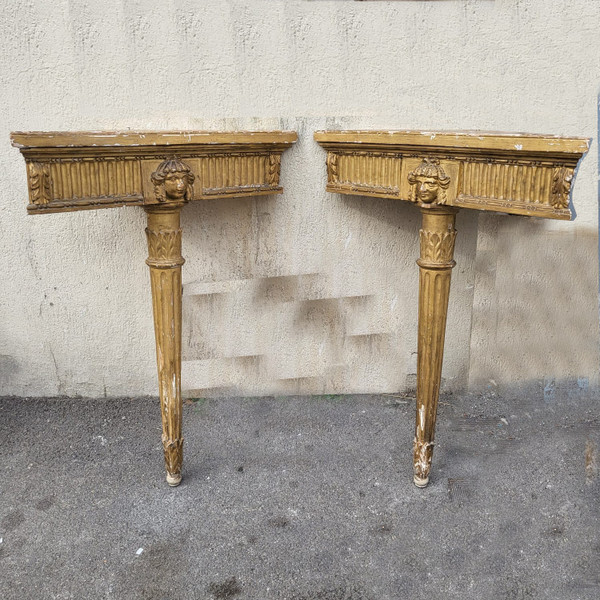 Pair De Consoles Encoignures, Bois Doré, De Style Louis XVI