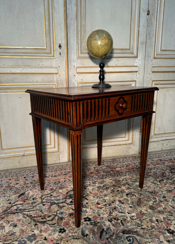 Table à écrire d époque Louis XVI en cerisier du 18 eme siecle