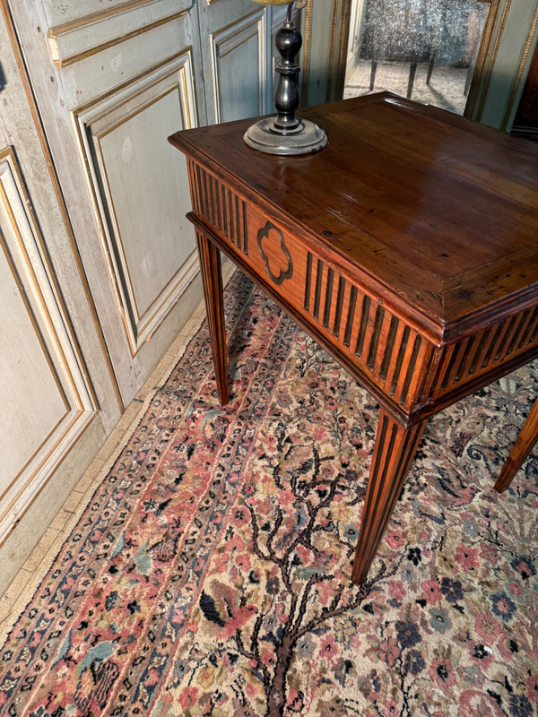 Table à écrire d époque Louis XVI en cerisier du 18 eme siecle