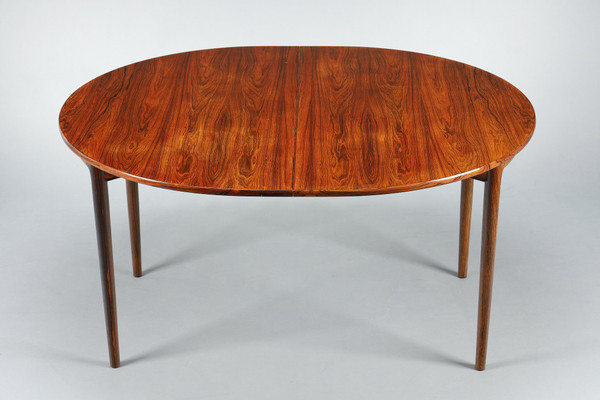 Ib Kofod-Larsen rosewood dining table with extension leaf and six chairs