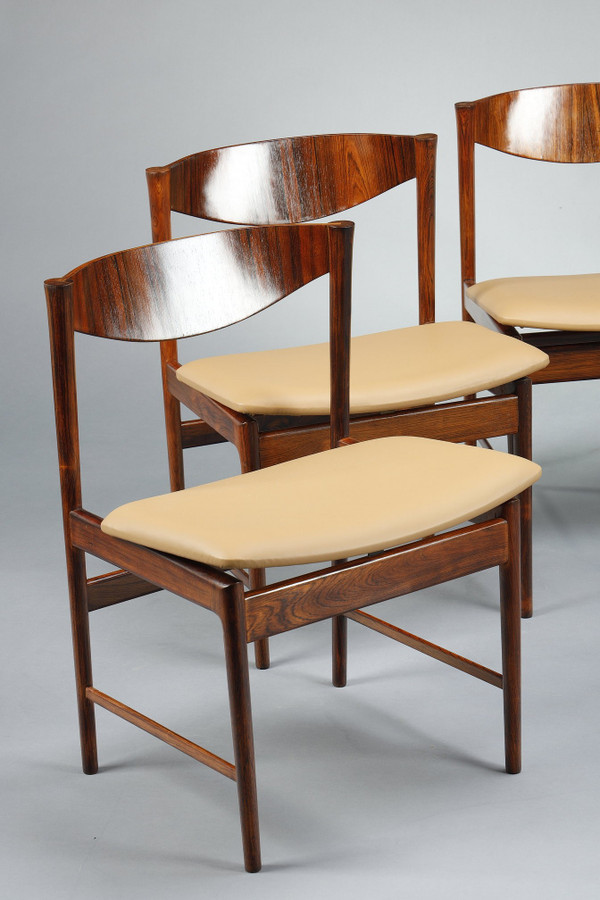 Ib Kofod-Larsen rosewood dining table with extension leaf and six chairs