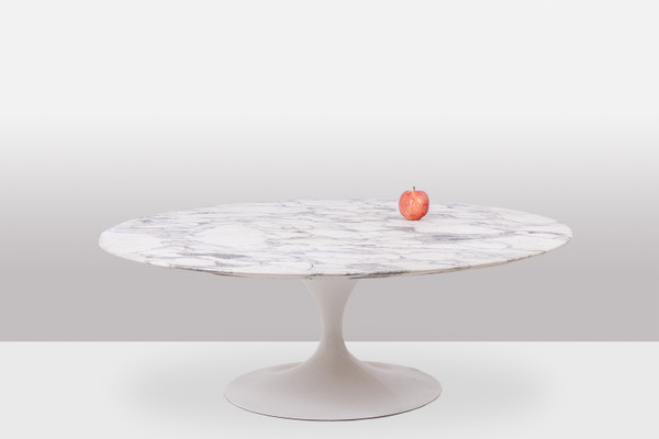 Eero Saarinen for Knoll International. “Tulip” coffee table in marble. 1960s. LS52531254D