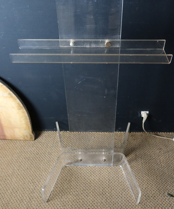 plexiglass easel