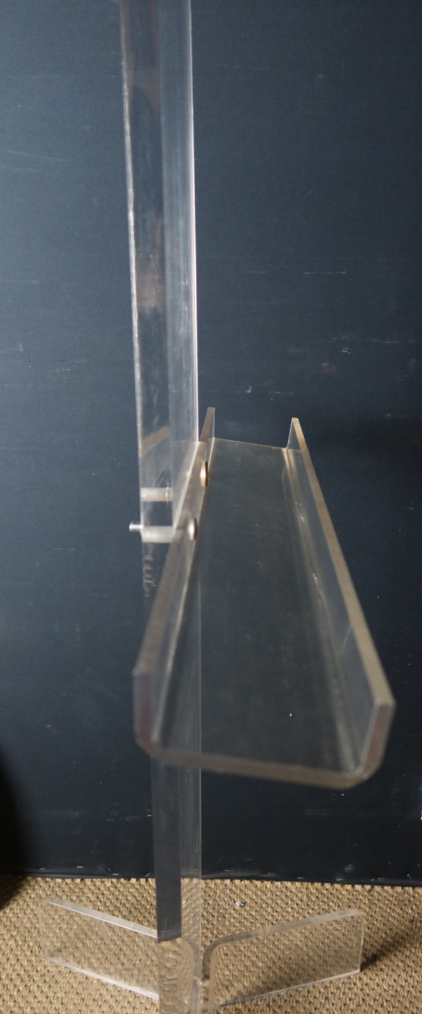 plexiglass easel