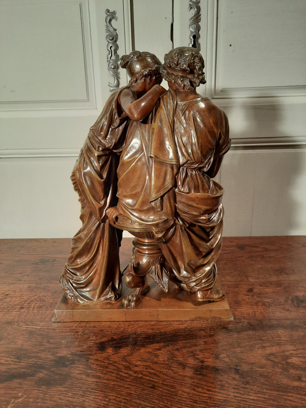 Sculpture en bronze représentant un couple de l’Antiquité gréco-romaine, d’époque XIXème siècle.