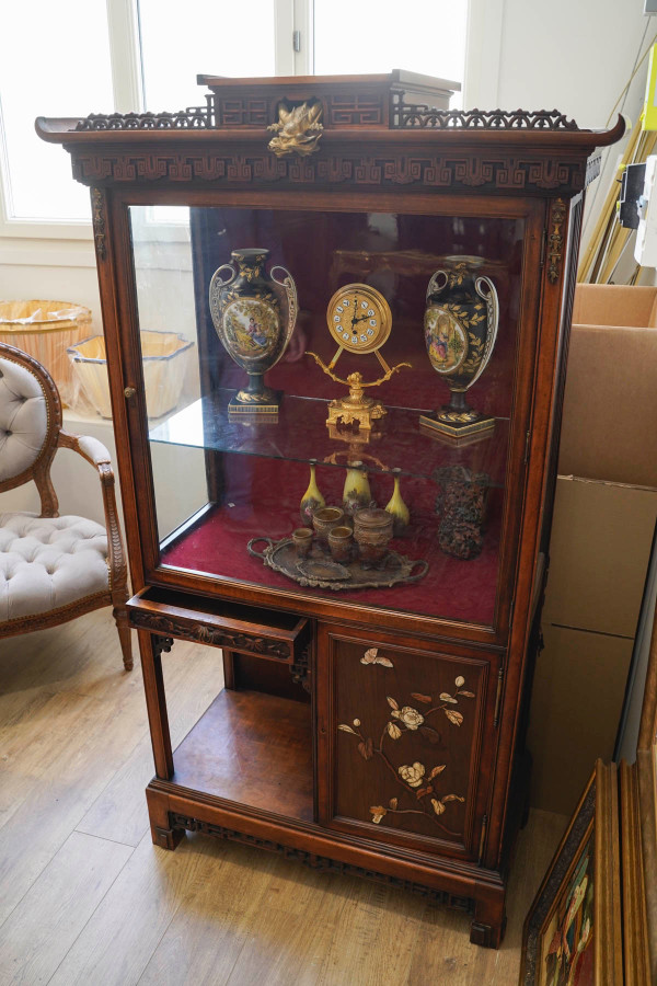 A display cabinet attributed to Gabriel Viardot from the late 19th century