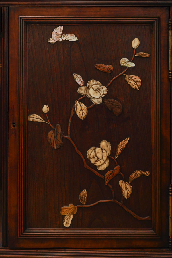 A display cabinet attributed to Gabriel Viardot from the late 19th century