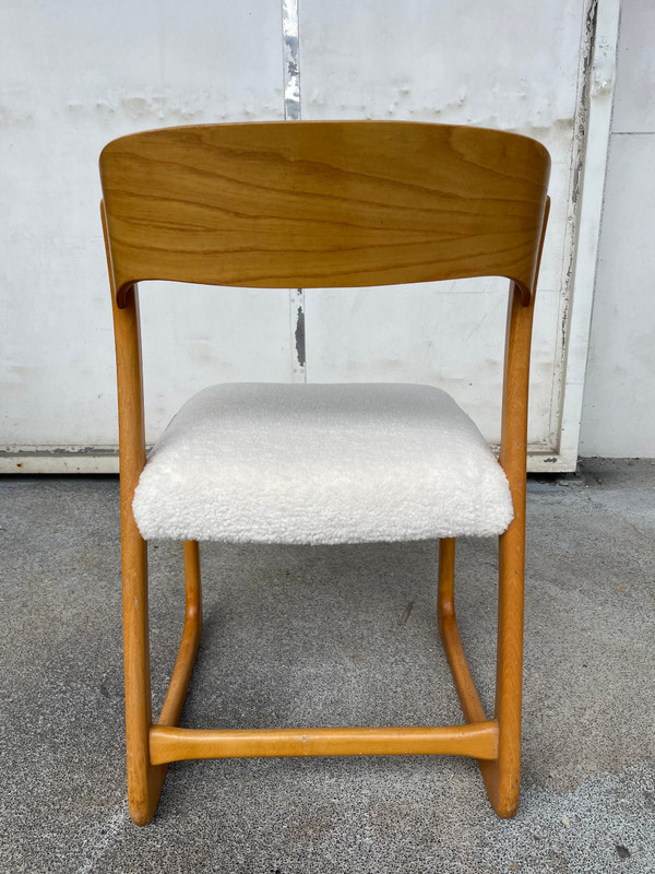 Baumann - Belle chaise modèle traineau en bois clair circa 1960