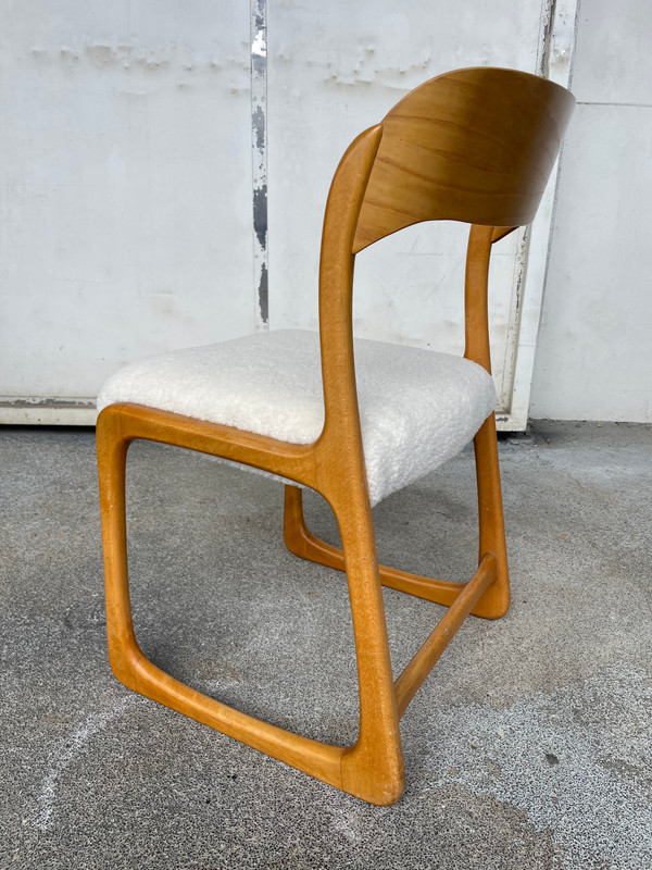 Baumann - Belle chaise modèle traineau en bois clair circa 1960