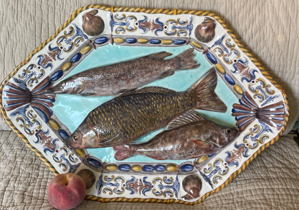 RARE: DE NEUCHÈZE. École de Tours. Trompe-l’œil décor aux poissons. Suiveurs Palissy, XIXème siècle.