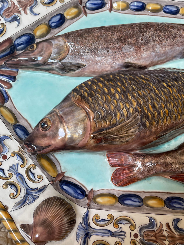 RARE: DE NEUCHÈZE. École de Tours. Trompe-l’œil décor aux poissons. Suiveurs Palissy, XIXème siècle.