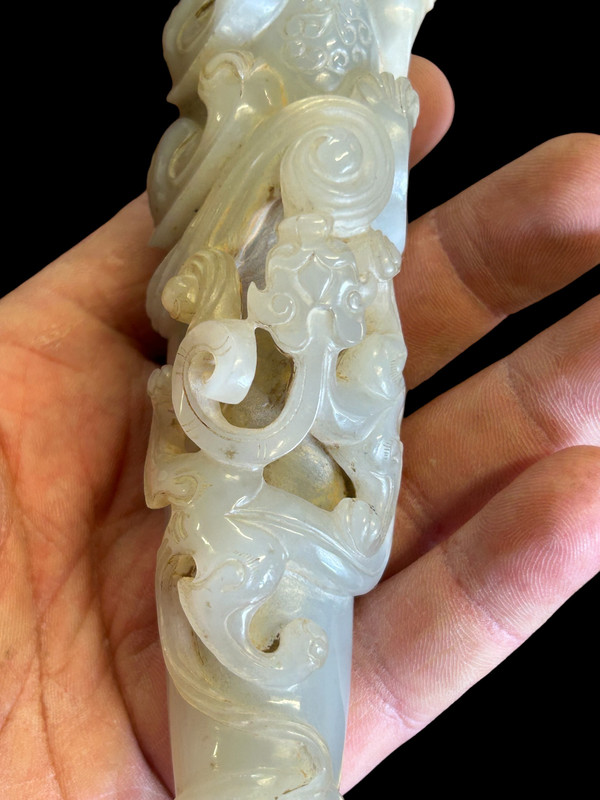 Sculpture En Jade Travail Chinois - Phallus à Décor De Lion Et D’un Dragon - Chine Début XXéme - 