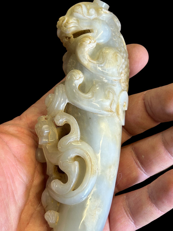 Sculpture En Jade Travail Chinois - Phallus à Décor De Lion Et D’un Dragon - Chine Début XXéme - 