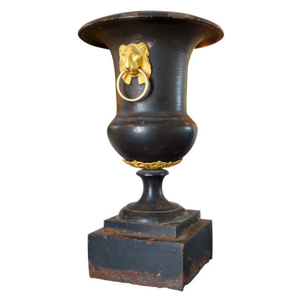 Seltene Vase aus Eisenguss und vergoldeter Bronze, Epoche Empire