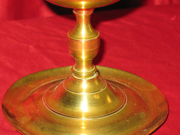 Solid brass and bronze sponge ball from the early 19th century in the Louis XIV style in very good condition.