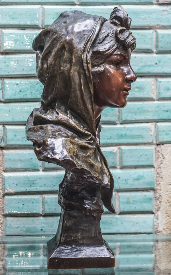 VILLANIS, "Retour du Bal", Bronze sculpture