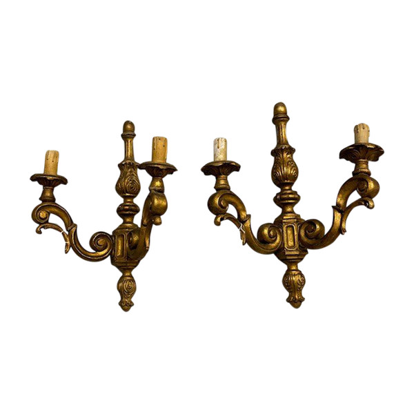 Antique pair of gilded wall sconces in carved wood. Louis Philippe mid-nineteenth century . Measures 50 x 36