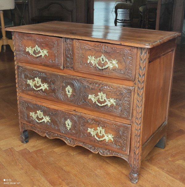 Magnificent Louis XIV period chest of drawers 17th/18th century.