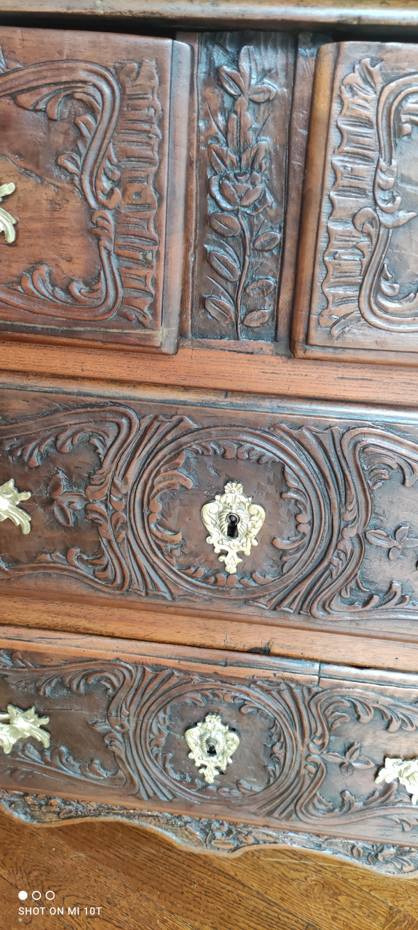 Magnificent Louis XIV period chest of drawers 17th/18th century.