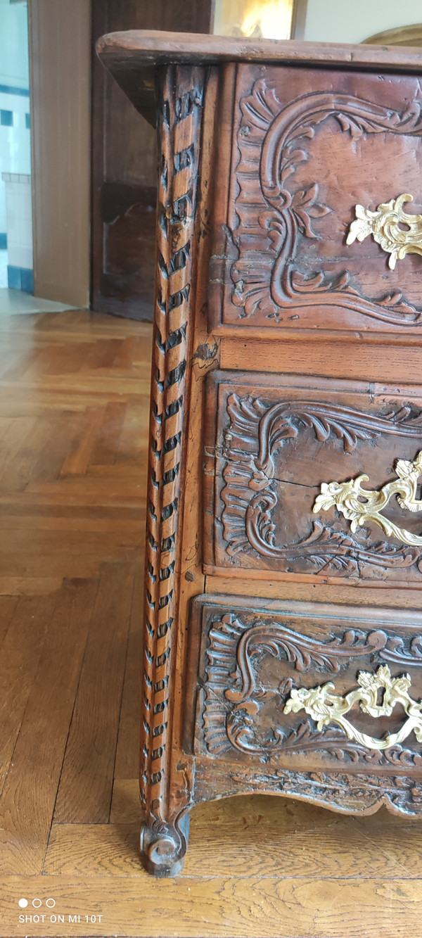 Magnificent Louis XIV period chest of drawers 17th/18th century.