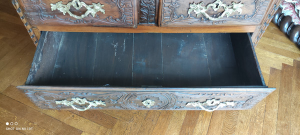 Magnificent Louis XIV period chest of drawers 17th/18th century.