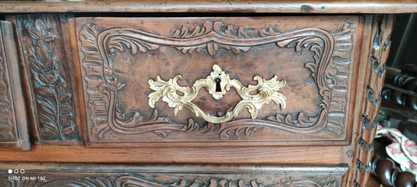 Magnificent Louis XIV period chest of drawers 17th/18th century.