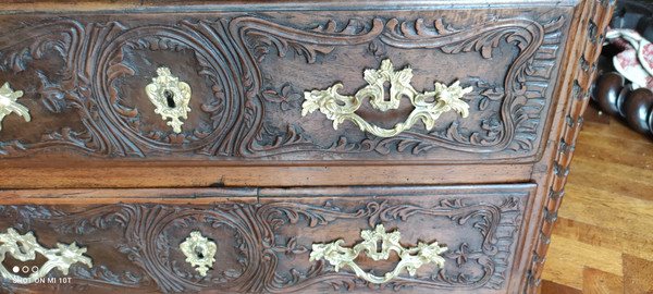 Magnificent Louis XIV period chest of drawers 17th/18th century.