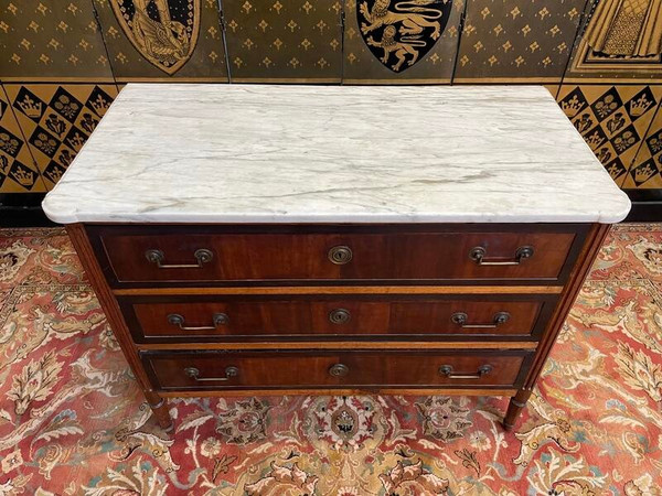 Louis XVI period chest of drawers in mahogany