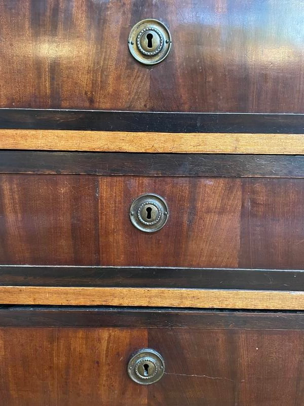 Louis XVI period chest of drawers in mahogany