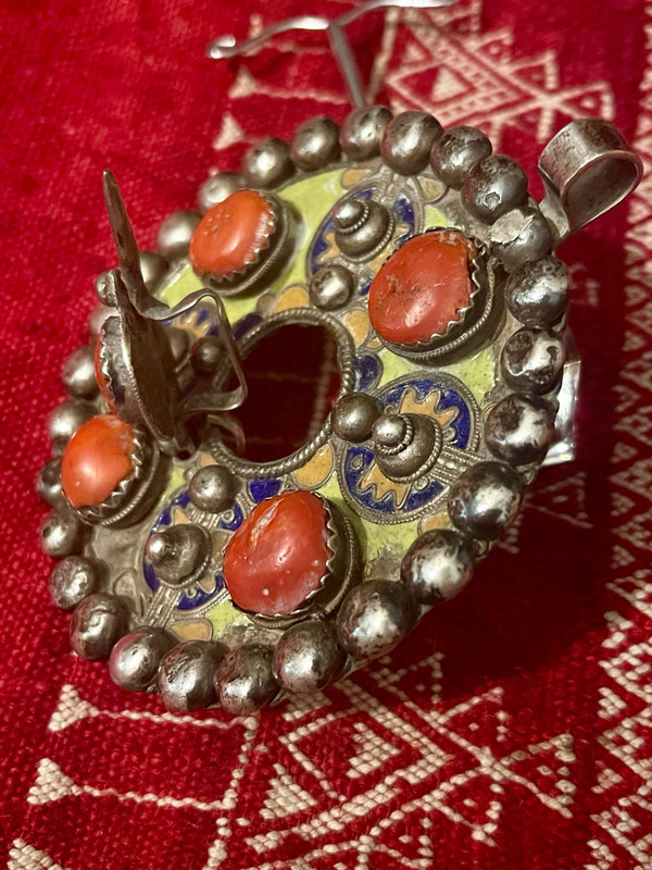 FIBULE, pendentif, BÉNI YENNI, GRANDE KABYLIE, ALGÉRIE. Bijou éthnique . Berber jewellery.