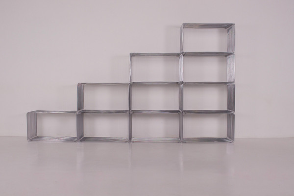 Pantonova “wire cube”, Verner Panton shelf.