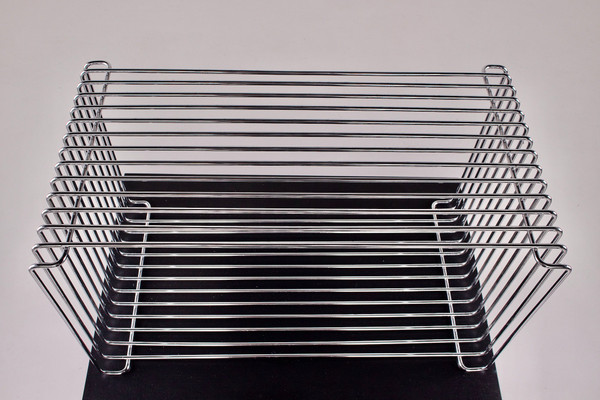 Pantonova “wire cube”, Verner Panton shelf.