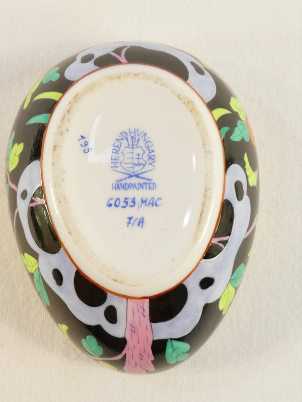 RARE FANCY BOX Oeuf couché porcelaine HEREND HUNGARY collection MACAO fond noir