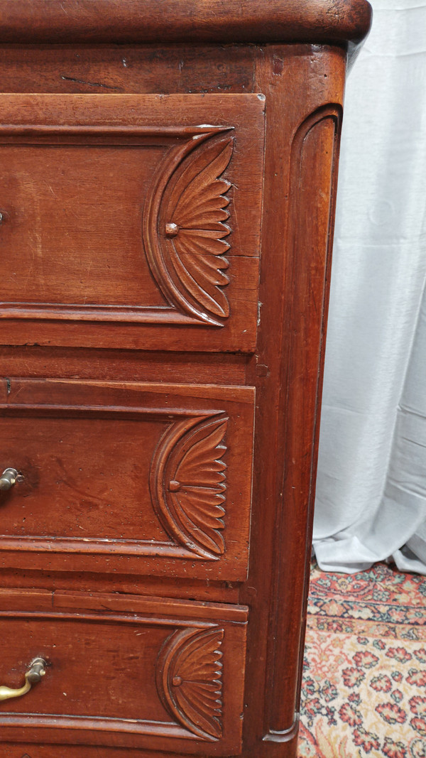 Louis XV chest of drawers in walnut